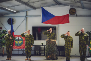 Salutování při znění státní hymny