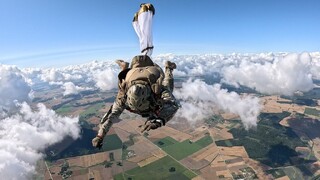 Prostějovští vojáci přizvali k seskokům Litevce, během Jump Week jich provedli přes 160