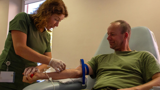 Češi v Litvě 28. října darovali krev, pomohli tak desítkám pacientů