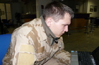 Velitel jednotky kapitán Pavel Kraina v odletové hale