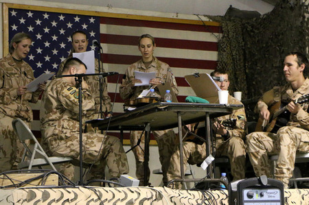 Kvůli útokům oslavili Češi na Bagrámu Vánoce se zpožděním