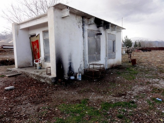  Obytná část jednoho z checkpointů na okraji provinčního města Čarykar