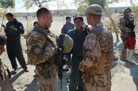 Afghánské dívky budou psát do českých školních sešitů 