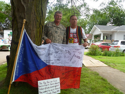 Česká vlajka cestovala ze Šarany do Nebrasky a zpět