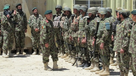  Velitel sboru navštívil základnu Solthan Kheyl	