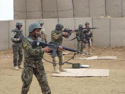 Čeští mentoři ve Wardaku připravili praktický kurz pro afghánské nováčky