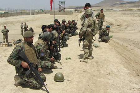 Češi ve Wardaku učí afghánské vojáky nejen dobře mířit