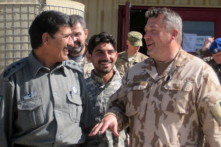 Z návštěvy generálů Opaty a Ložka u vojenských policistů ve Wardaku 3