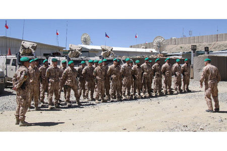 Padl pod českou vlajkou. Na Roberta Vyroubala dnes vzpomínali vojáci ve Wardaku