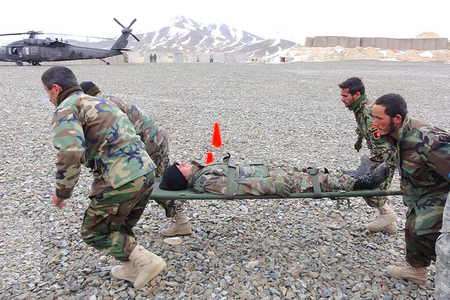 Češi zachránili život afghánskému vojákovi. Sami se ocitli pod palbou nepřítele