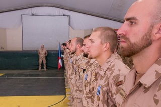 Ilustrační obrázek ke článkuVojáci strážní roty převzali medaile NATO za nasazení v Afghánistánu a připravují se na návrat domů