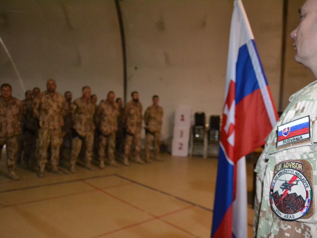 Nástupu se účastnili také vojáci slovenského kontingentu.