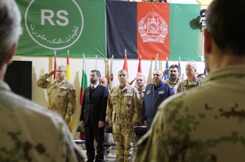 Slavnostního nástupu se zúčastnil český velvyslanec v Afghánistánu Petr Štěpánek, ředitel Společného operačního centra MO generálmajor Jiří Verner a také velitel letecké základny HKIA brigádní generál Hasan Huseyin Kanbur