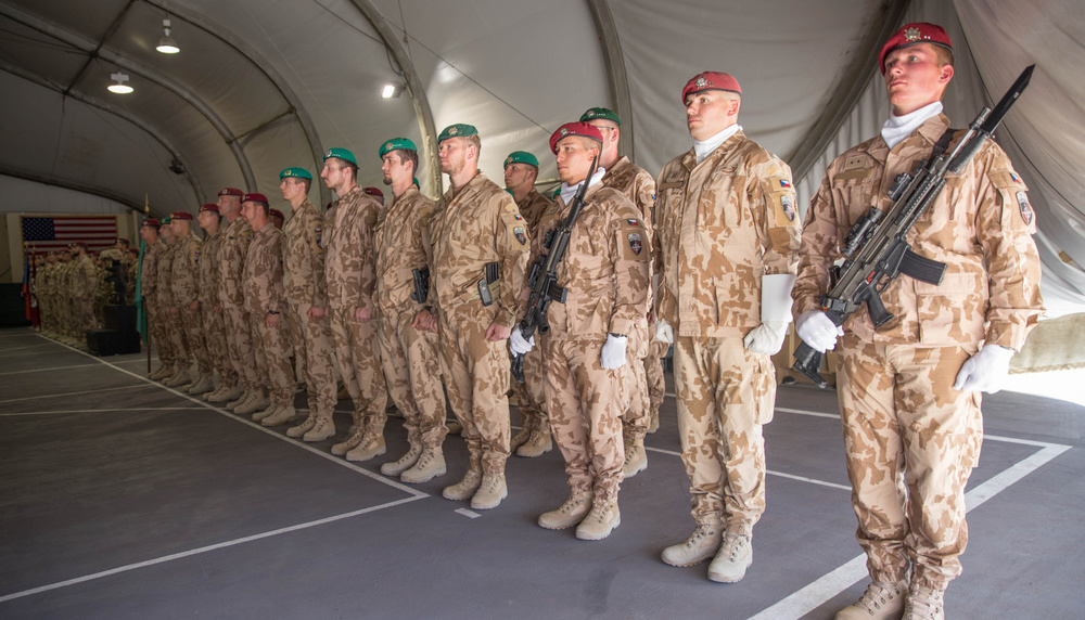 Desátá strážní rota předala operační úkol svým nástupcům