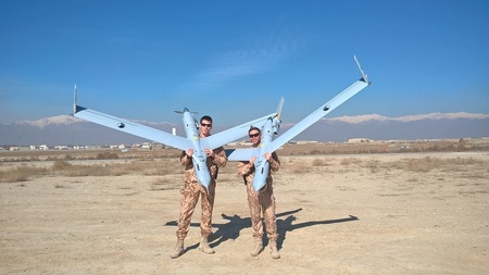Příslušníci týmu s bezpilotními letouny Scan Eagle v Afghánistánu