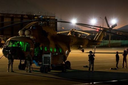 Česká jednotka v Kábulu se poprvé zapojila do výcvikových letů s brýlemi nočního vidění