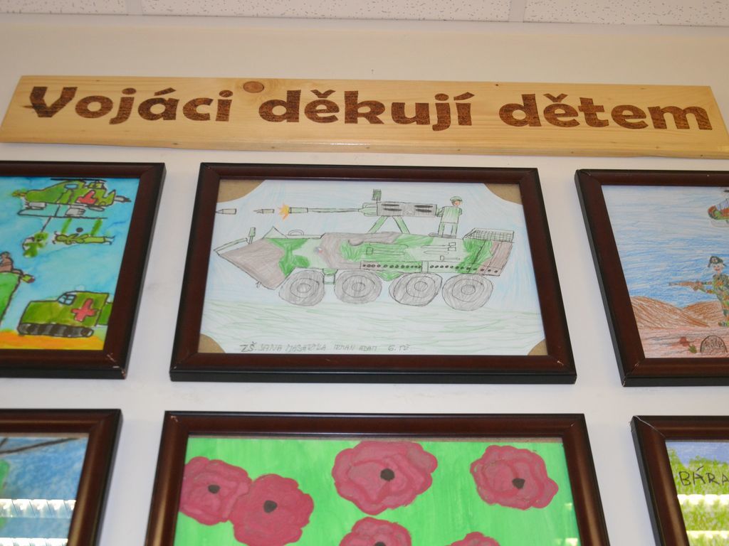 Vojáci děkují českým dětem za zaslané obrázky