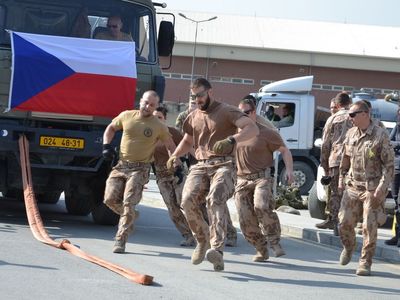 Vítězný tým českých vojáků ze základny Bagram. 