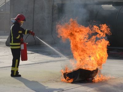 Ukázka: takto má vypadat hašení požáru. 