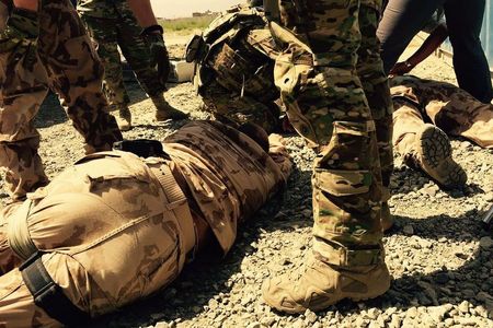 Vojáci působící v Afghánistánu prošli kurzem zdravotnické pomoci