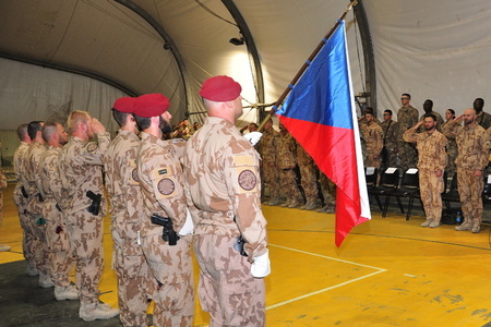 Čeští vojáci v Afghánistánu převzali americká ocenění za službu v nasazení
