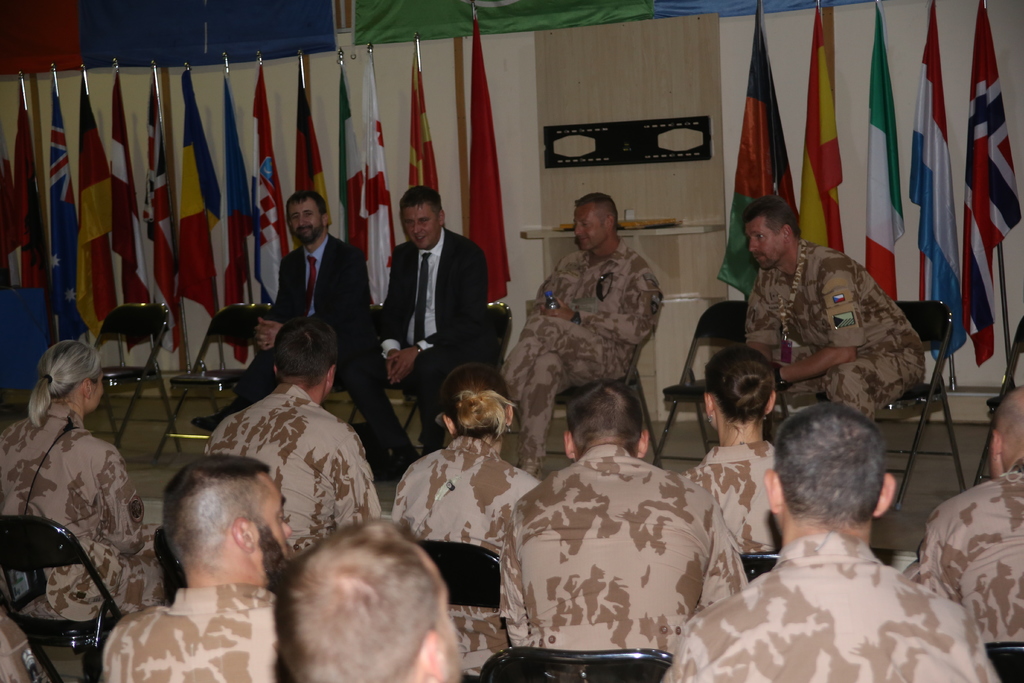 Ministr zahraničních věcí Tomáš Petříček navštívil vojáky v Afghánistánu