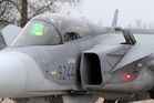 JAS-39C Gripen s vysunutým tankovacím nástavcem