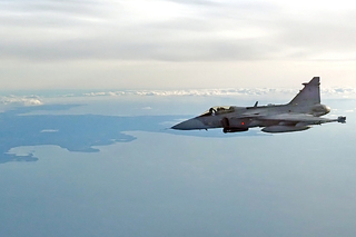 Letoun nad pobřežím Estonska