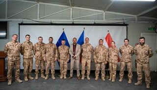Vojáci 8. a 9. úkolového uskupení Armády ČR v Iráku si předali operační úkol