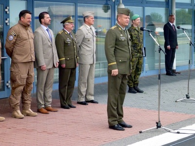 Náčelník Generálního štábu AČR armádní generál Josef Bečvář mluví k vojákům