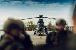 Vrtulník Mi-17, který je pilotován příslušníky chorvatského kontingentu