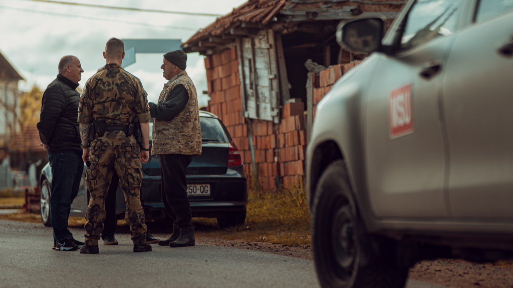 O čem je patrolovací činnost v misi KFOR? Společná hlídka, sdílená odpovědnost