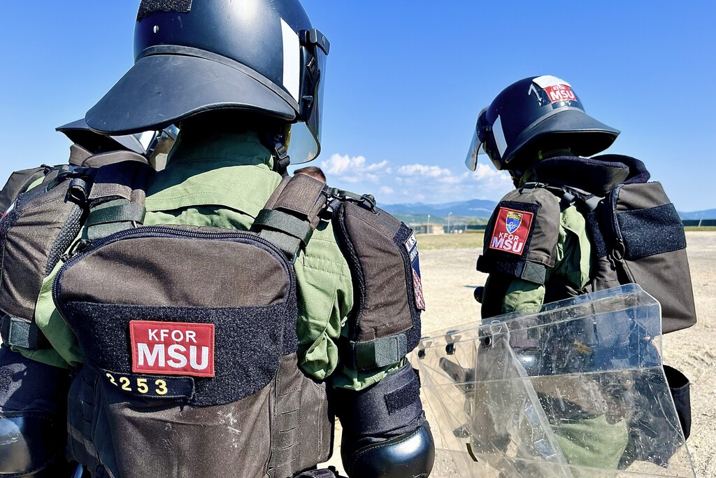 Oheň, demonstrace, veřejné nepokoje. Vojenští policisté v Kosovu prověřili své schopnosti při výcviku FirePhobia