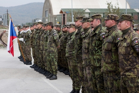 Příslušníci 16. kontingentu AČR v silách KFOR a organizačního jádra 1. ÚU CZE ORF KFOR
