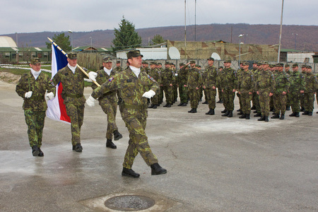 Udělení medailí NATO „Non-Article 5“ příslušníkům mise KFOR
