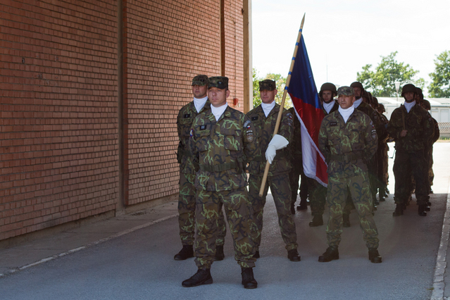 Čestná jednotka a vlajkonoši s velitelem praporčíkem Tomášem Váchalem