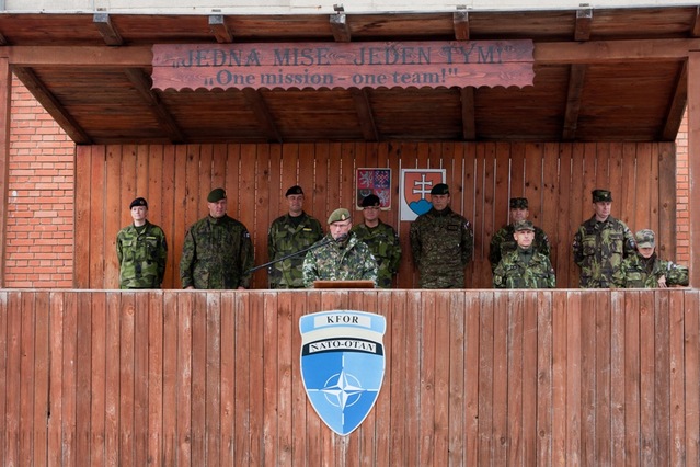 Plukovník Markku Aherto, velitel MNBG-C, ve svém projevu poděkoval 16. kontingentu za spolupráci