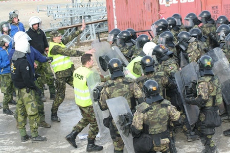 Major Daverný jako instruktor taktické činnosti zvládání davu