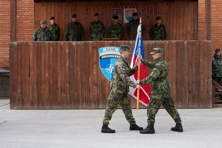 Symbolické předání velení nad základnou Šajkovac