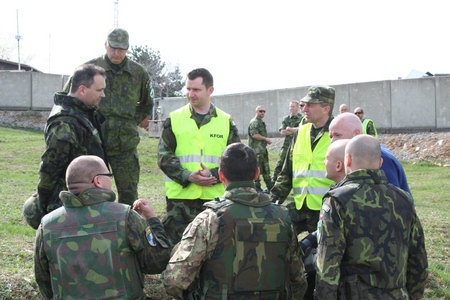 Vyhodnocení průběhu cvičení mezi jeho organizátory přihlíží velitele MNBG-C brigádní generál Seppo Toivonen