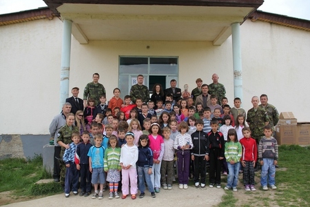Květen 2010 – první setkání a předání humanitární sbírky
