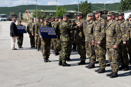 Udílení medaile NATO „Non-Article 5 - Balkans“