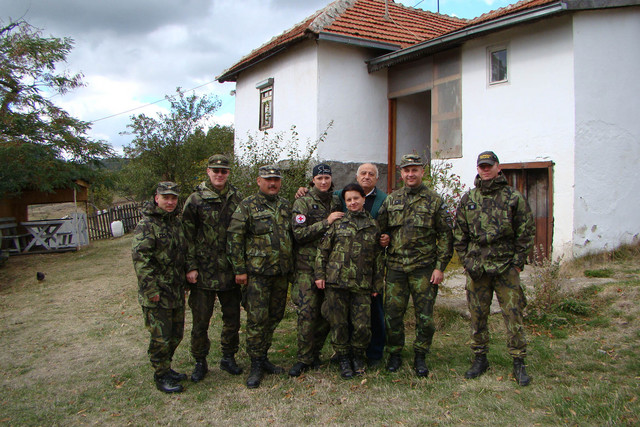 Společné foto se starostou vesničky Sekirače