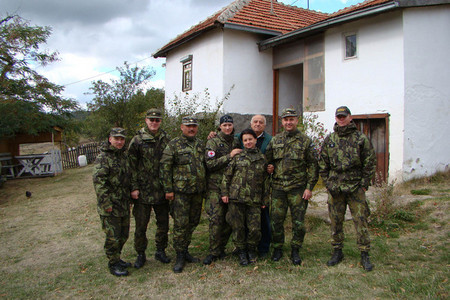 Společné foto se starostou vesničky Sekirače