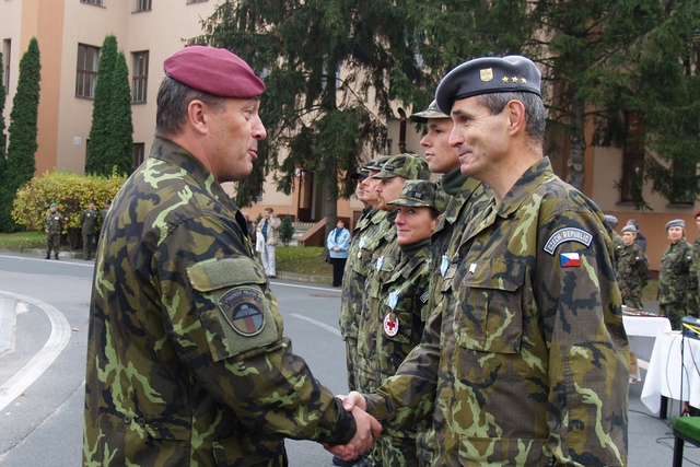 Gen. Opata poděkoval vedoucímu expertní skupiny plukovníku Trakalovi