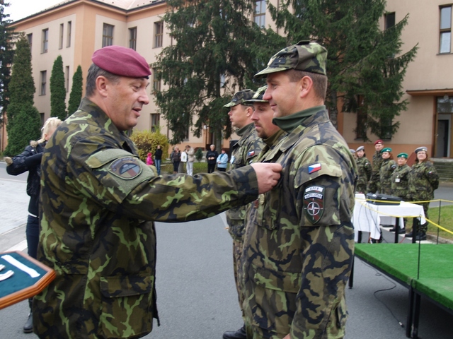 Gen Opata udělil veliteli ÚU čestný odznak AČR Za zásluhy