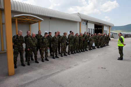 Přílet příslušníků ÚU AČR KFOR dne 15. června 2011 (2)