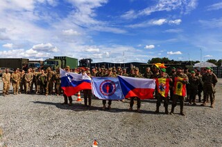 Čeští vojáci na misi v Lotyšsku vyhráli v řidičské soutěži