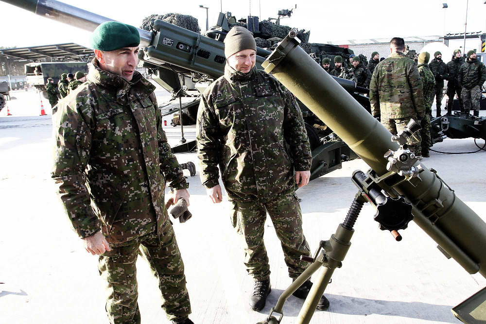 Vojáci u minometu 120 mm vz. 82