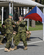 Vojáky 8. úkolového uskupení pod velením kapitána Jana Dvořáka nyní vystřídali jejich kolegové. Během ceremoniálu předání velení úkolového uskupení zazněly projevy a poděkování za odvedenou práci a dosažené výsledky, loučící se jednotka zároveň popřála svým nástupcům mnoho úspěchu.